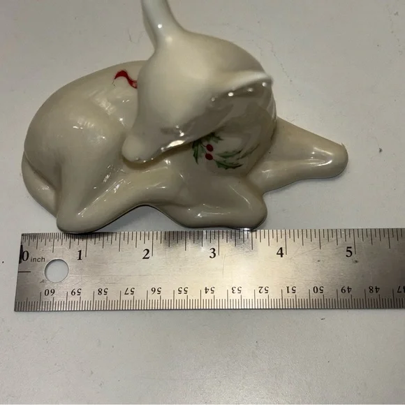 Lenox Holiday Deer porcelain figurine with holly & berry design around neck - Picture 6 of 7